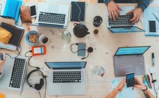 8 von 10 Lehrkräften haben Zugang zu digitalen Lernplattformen